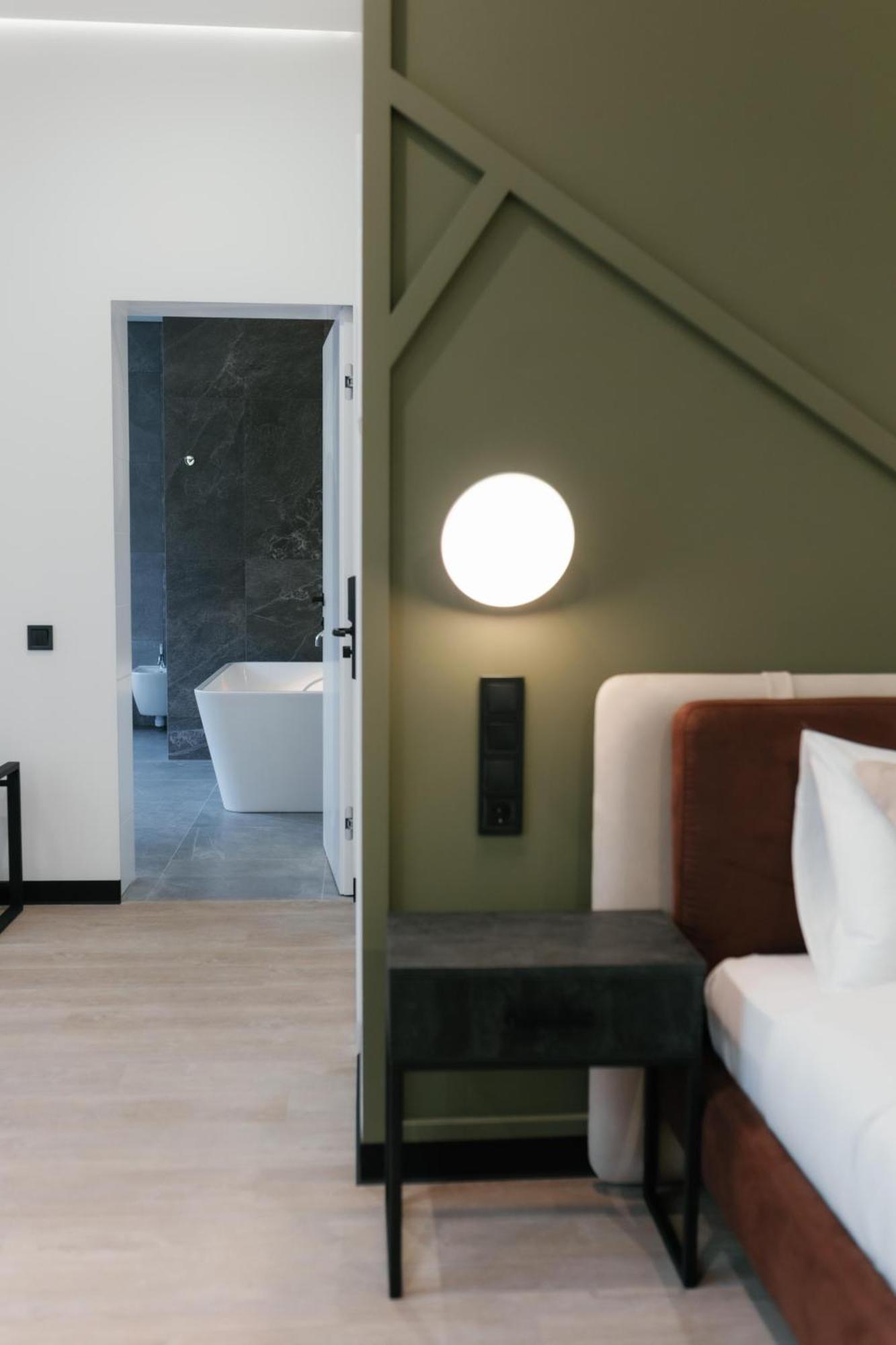 Select Hotel Lviv Exterior photo